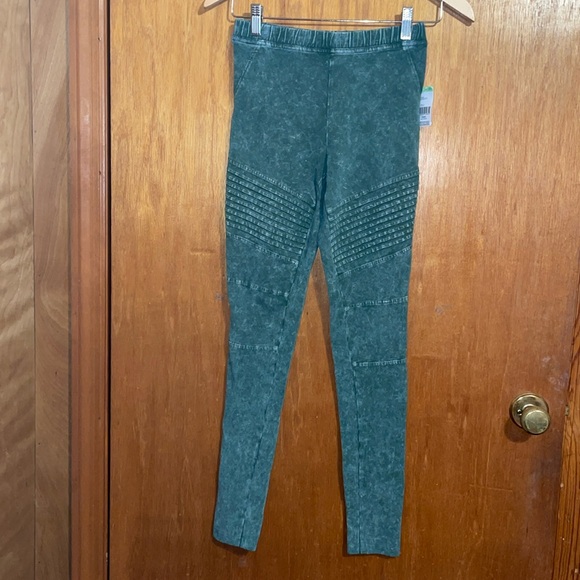 •AMP•NWT FOREST GREEN MINERAL WASH MOTO LEGGINGS SIZE XS - Picture 4 of 8